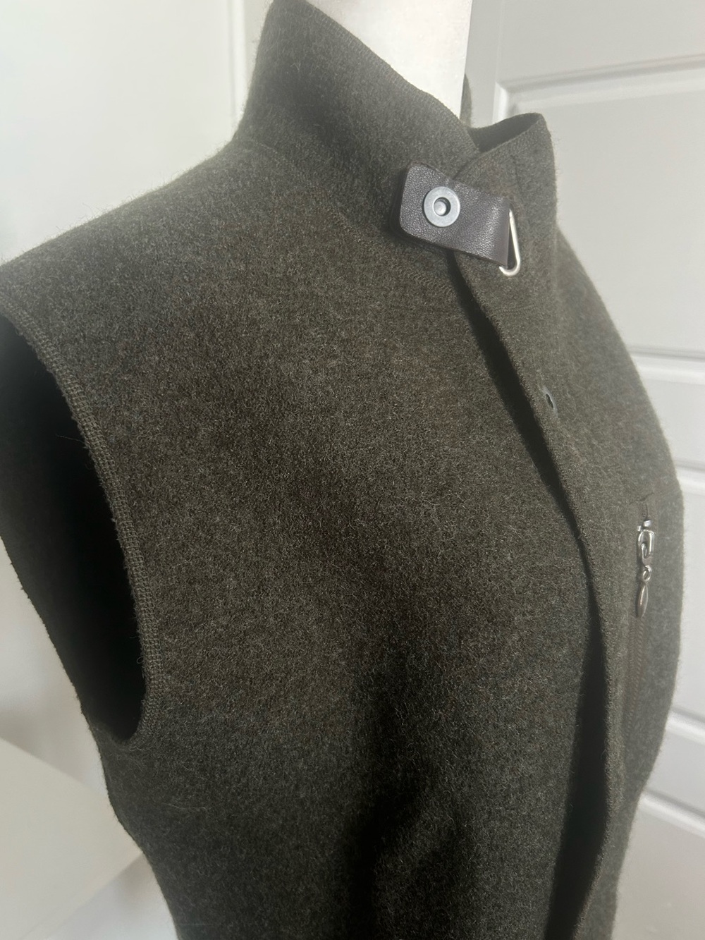RYAN ROBERTS 100% Wool Utility Vest Leather Trim Dark Olive Size M Excellent